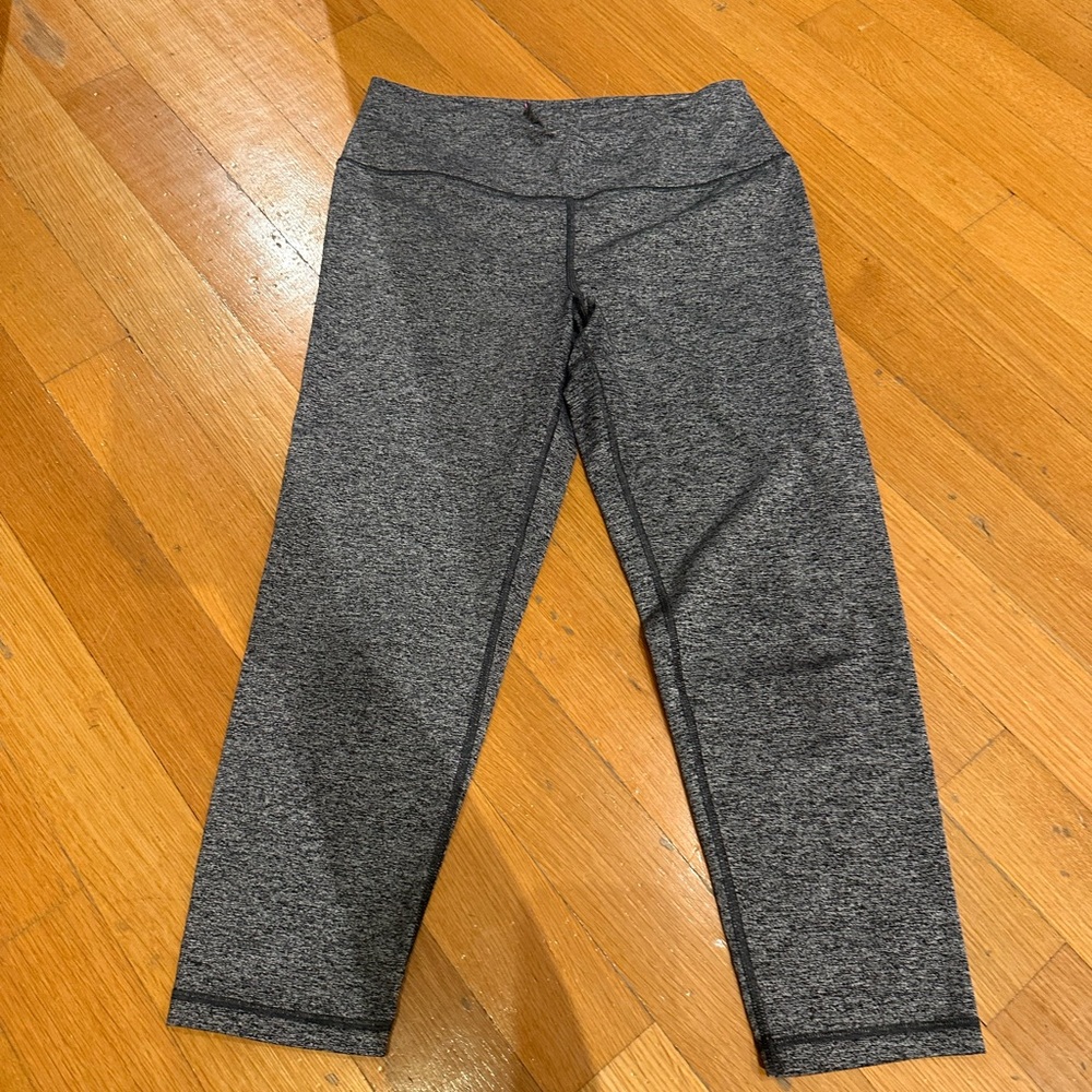 Gray Heathered Cropped Leggings with Wide Waistband
